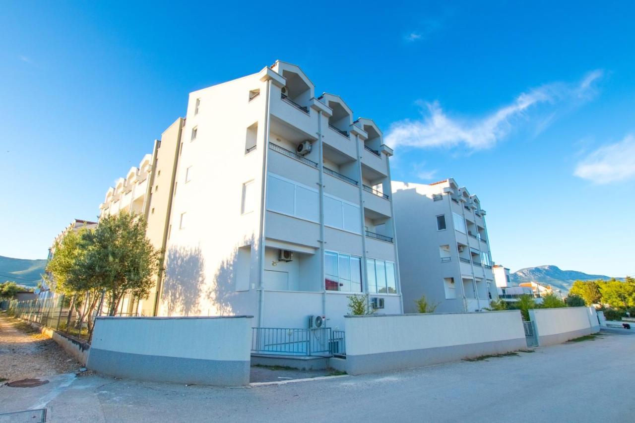 4 * Apartment Sunset Close To The Sea Kastela Exterior photo