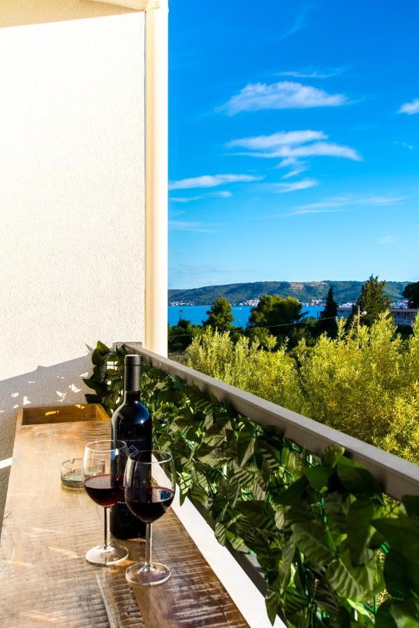 4 * Apartment Sunset Close To The Sea Kastela Exterior photo